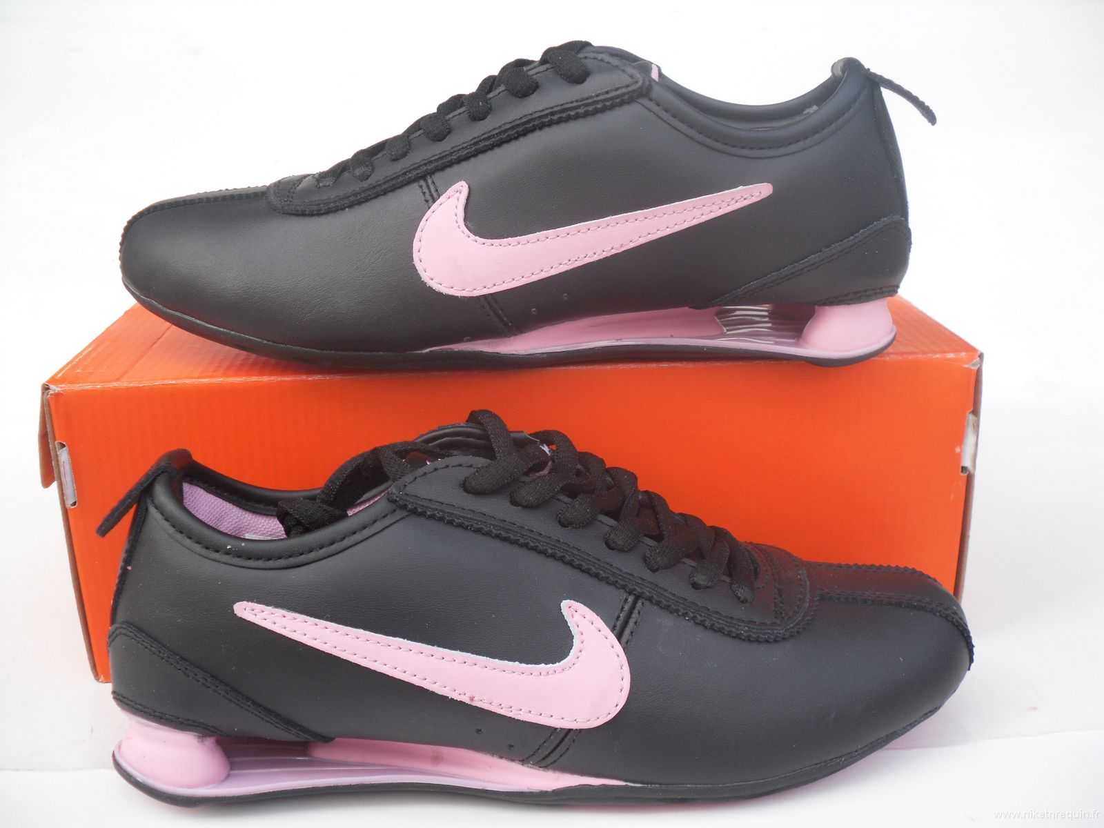 femmes nike shox R2 chaussures noires roses (1).JPG
